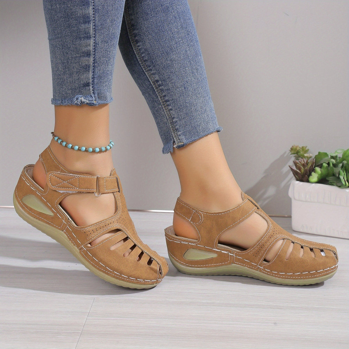 Leni – Comfort Sandals with Soft Elevation