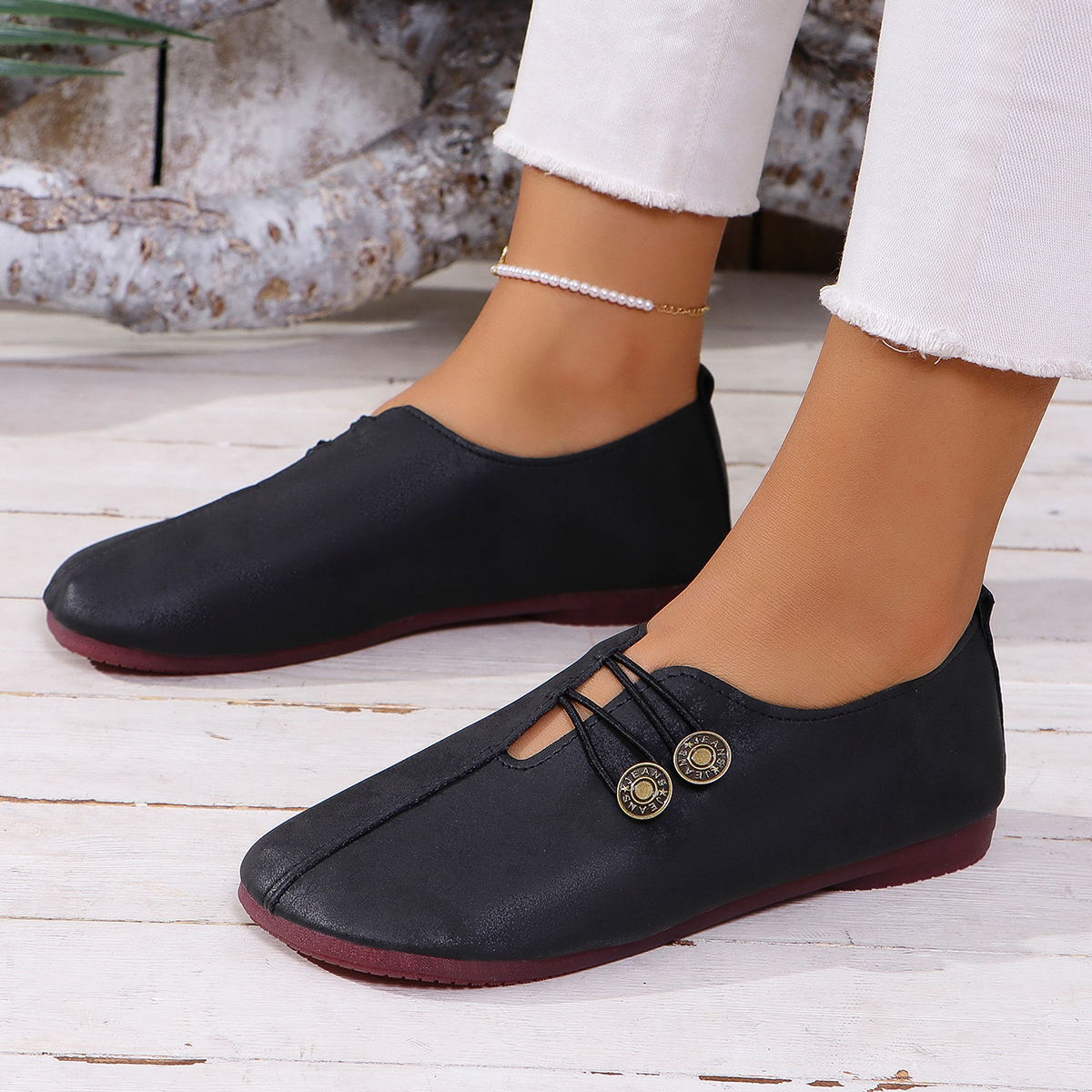 Liora FlexWalk – Style That Keeps Up With You