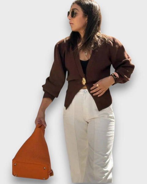 Enea – Cardigan avec Décolleté Profond et Bouton Doré