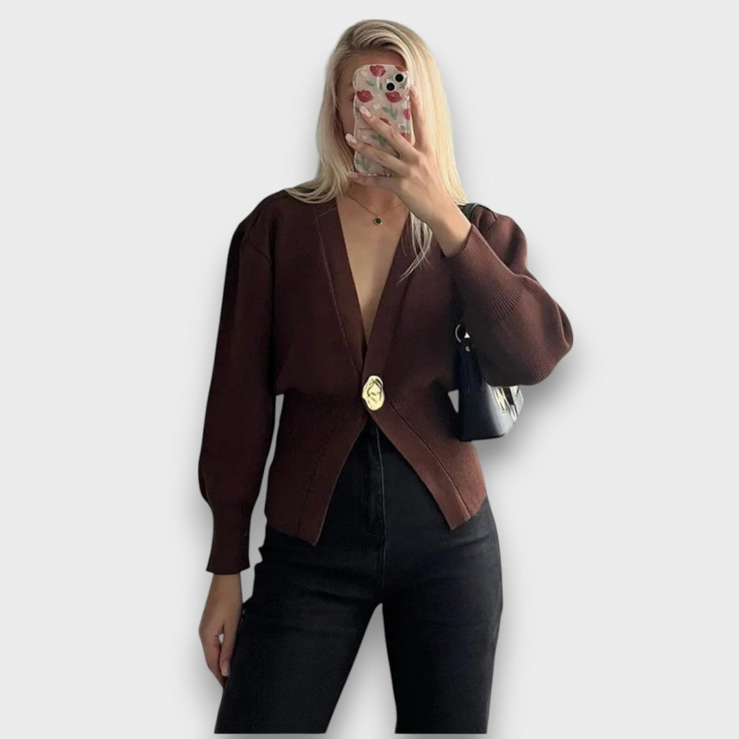Enea – Cardigan avec Décolleté Profond et Bouton Doré