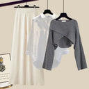  Ensemble trois pièces : pull gris + chemise blanche + pantalon large abricot